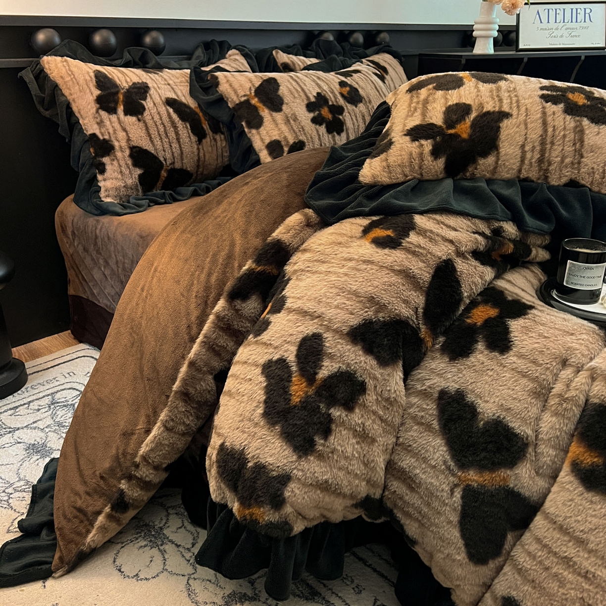 91家纺网 家纺一手货源 找家纺 （总）晚爱家居  2025新款韩版黑色花边美拉德兔毛绒四件套高克重皮草兔绒牛奶绒四件套