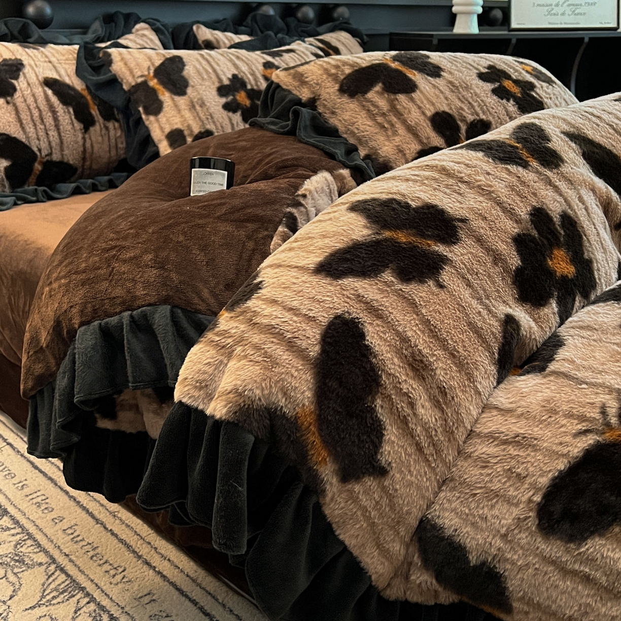 91家纺网 家纺一手货源 找家纺 （总）晚爱家居  2025新款韩版黑色花边美拉德兔毛绒四件套高克重皮草兔绒牛奶绒四件套