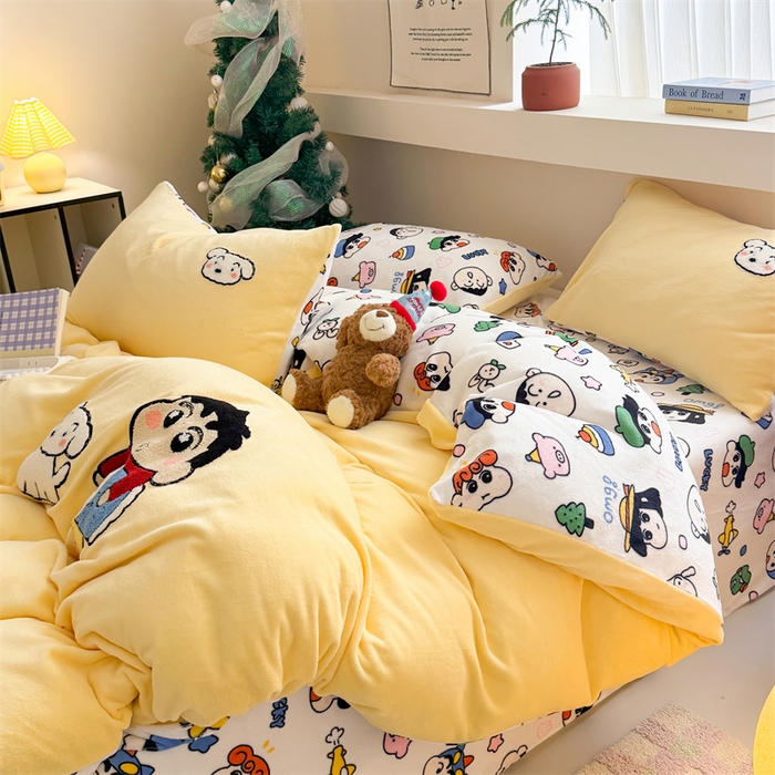 91家纺网 家纺一手货源 找家纺 艾特你 2025新款毛巾绣200克牛奶绒卡通毛巾绣四件套 小新的伙伴-黄