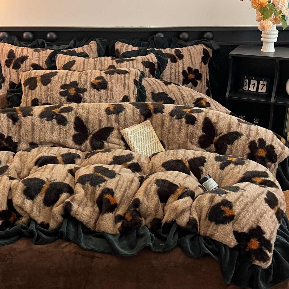 91家纺网 家纺一手货源 找家纺 （总）晚爱家居  2025新款韩版黑色花边美拉德兔毛绒四件套高克重皮草兔绒牛奶绒四件套