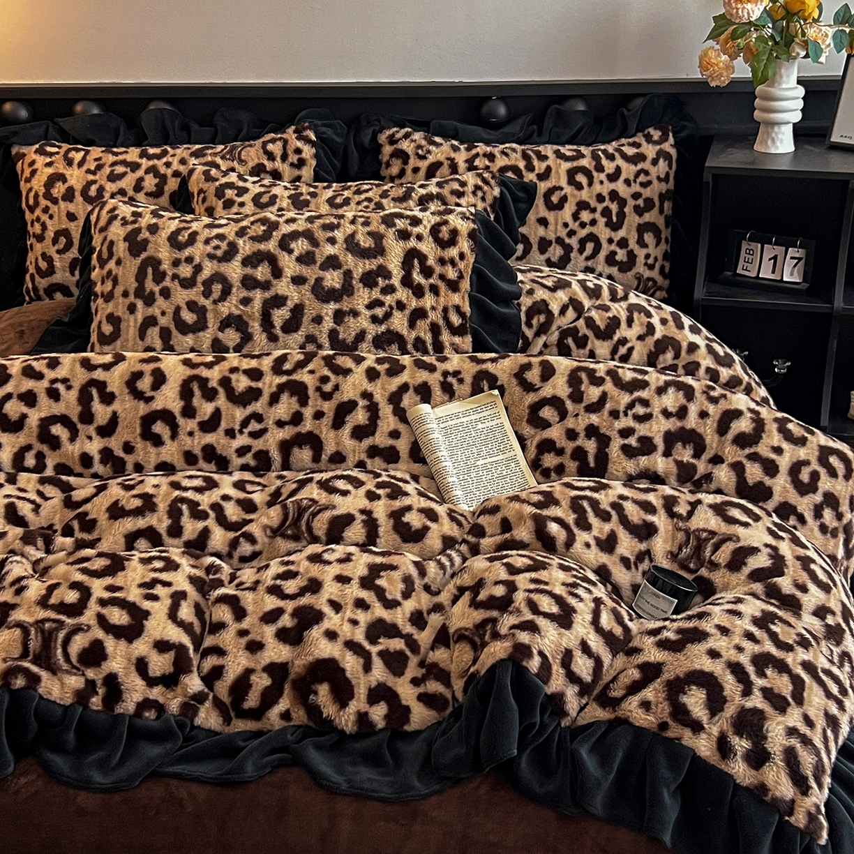 91家纺网 家纺一手货源 找家纺 晚爱家居  2025新款韩版黑色花边美拉德兔毛绒四件套高克重皮草兔绒牛奶绒四件套 黑边-豹纹