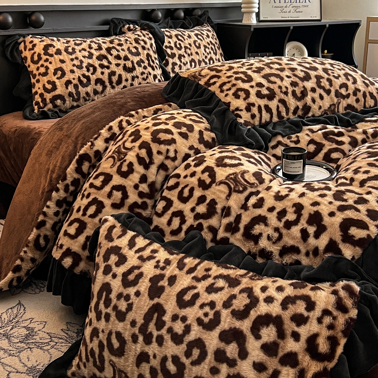 91家纺网 家纺一手货源 找家纺 晚爱家居  2025新款韩版黑色花边美拉德兔毛绒四件套高克重皮草兔绒牛奶绒四件套 黑边-豹纹