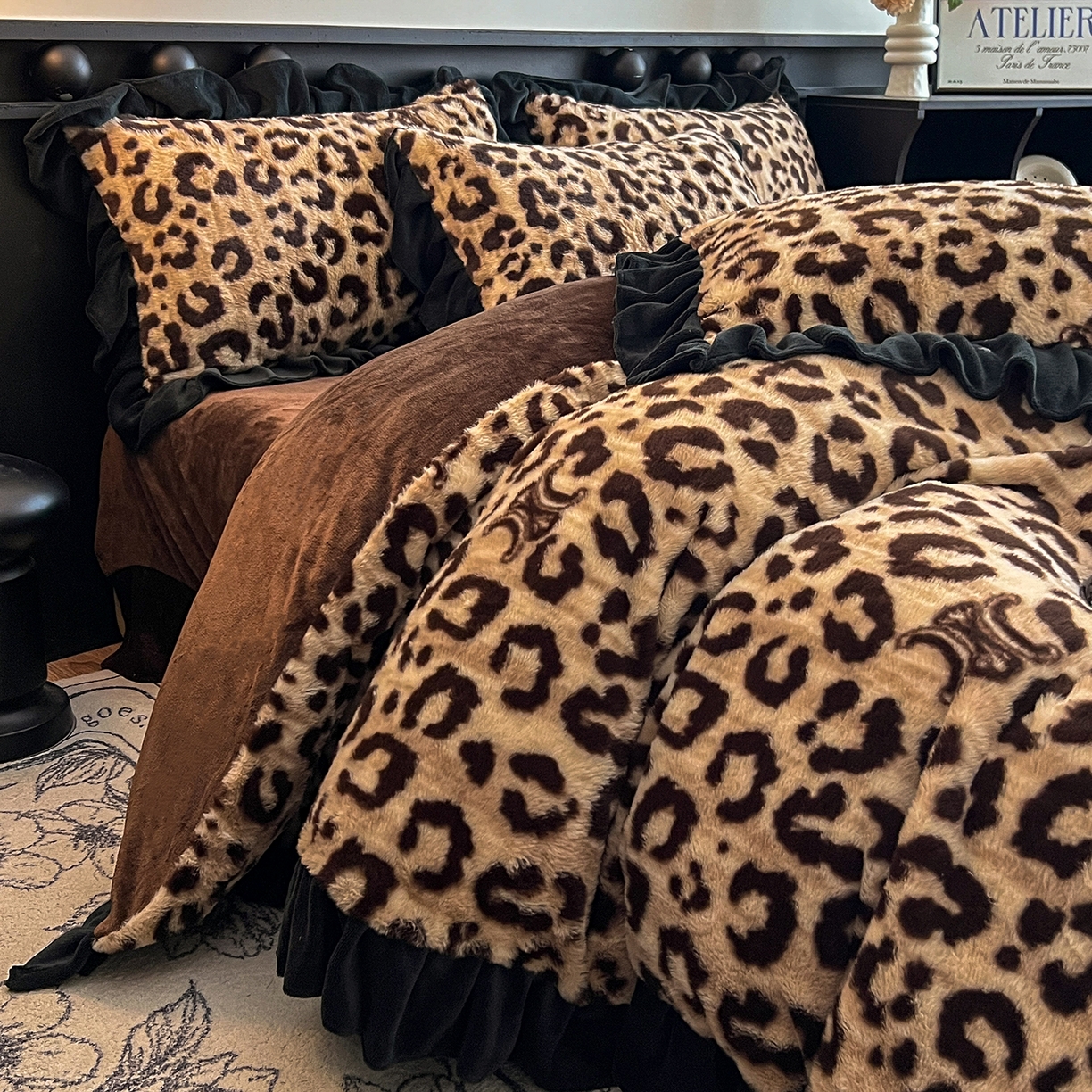 91家纺网 家纺一手货源 找家纺 晚爱家居  2025新款韩版黑色花边美拉德兔毛绒四件套高克重皮草兔绒牛奶绒四件套 黑边-豹纹