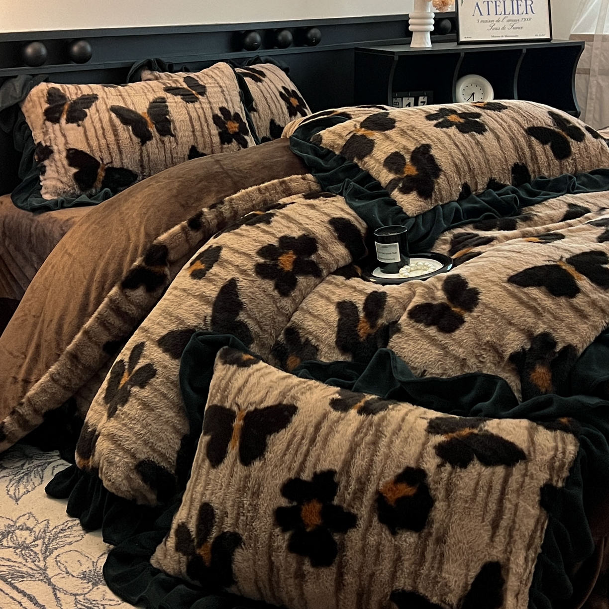 91家纺网 家纺一手货源 找家纺 晚爱家居  2025新款韩版黑色花边美拉德兔毛绒四件套高克重皮草兔绒牛奶绒四件套 黑边-黑蝴蝶