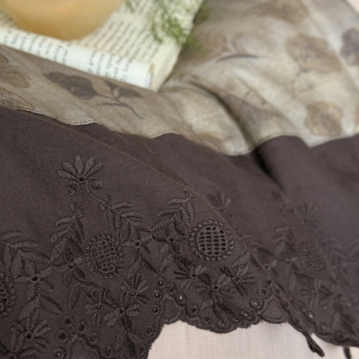 91家纺网 家纺一手货源 找家纺 （总）佳汐蓝家纺 2025秋冬新品双层皱皱纱定制花边+荷叶边四件套--艾莉薇