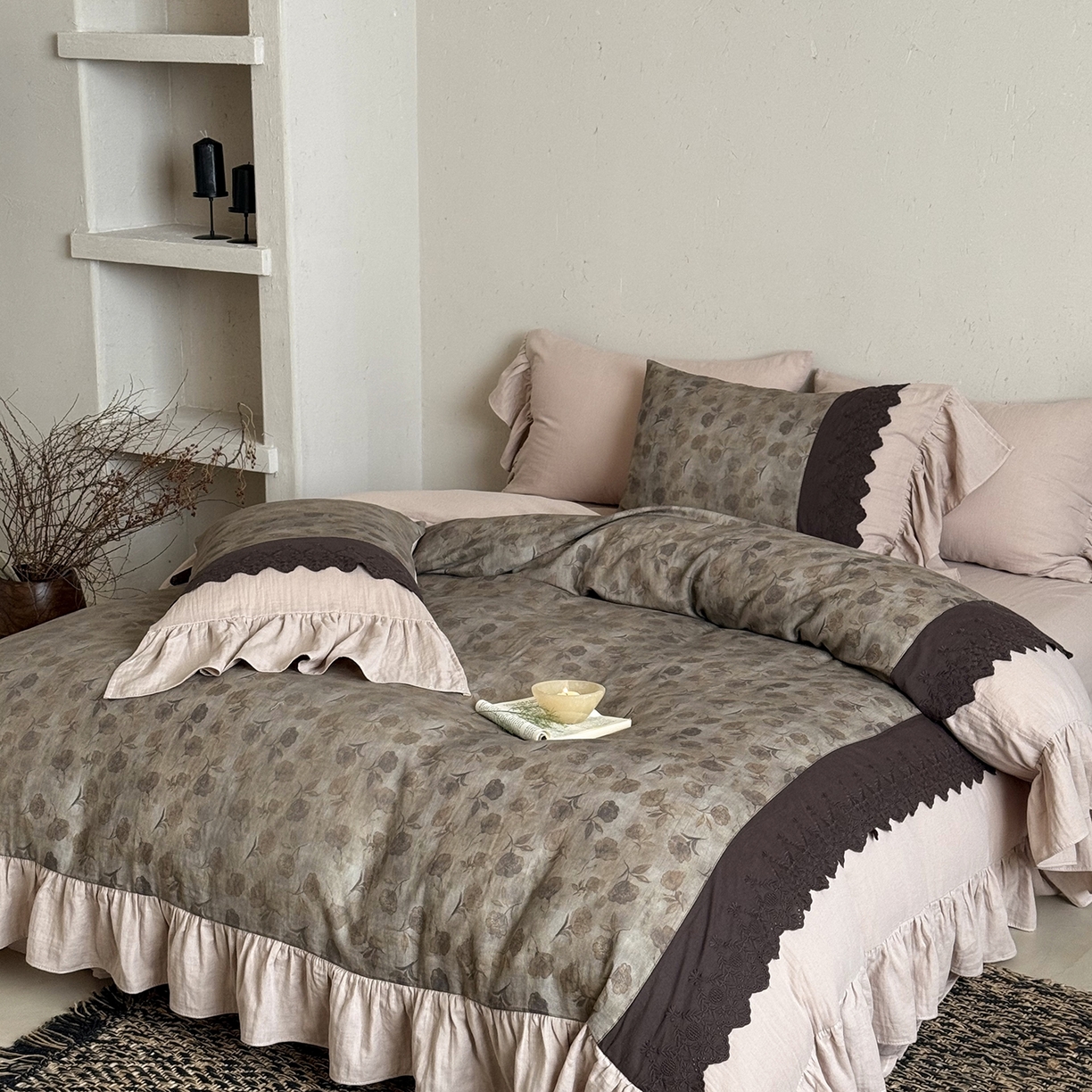 91家纺网 家纺一手货源 找家纺 （总）佳汐蓝家纺 2025秋冬新品双层皱皱纱定制花边+荷叶边四件套--艾莉薇