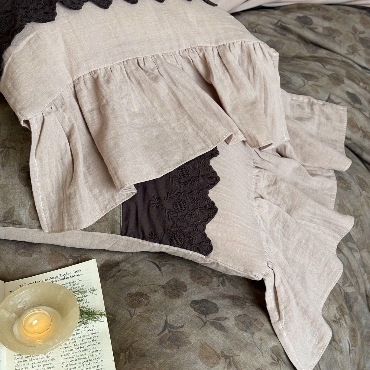 91家纺网 家纺一手货源 找家纺 （总）佳汐蓝家纺 2025秋冬新品双层皱皱纱定制花边+荷叶边四件套--艾莉薇