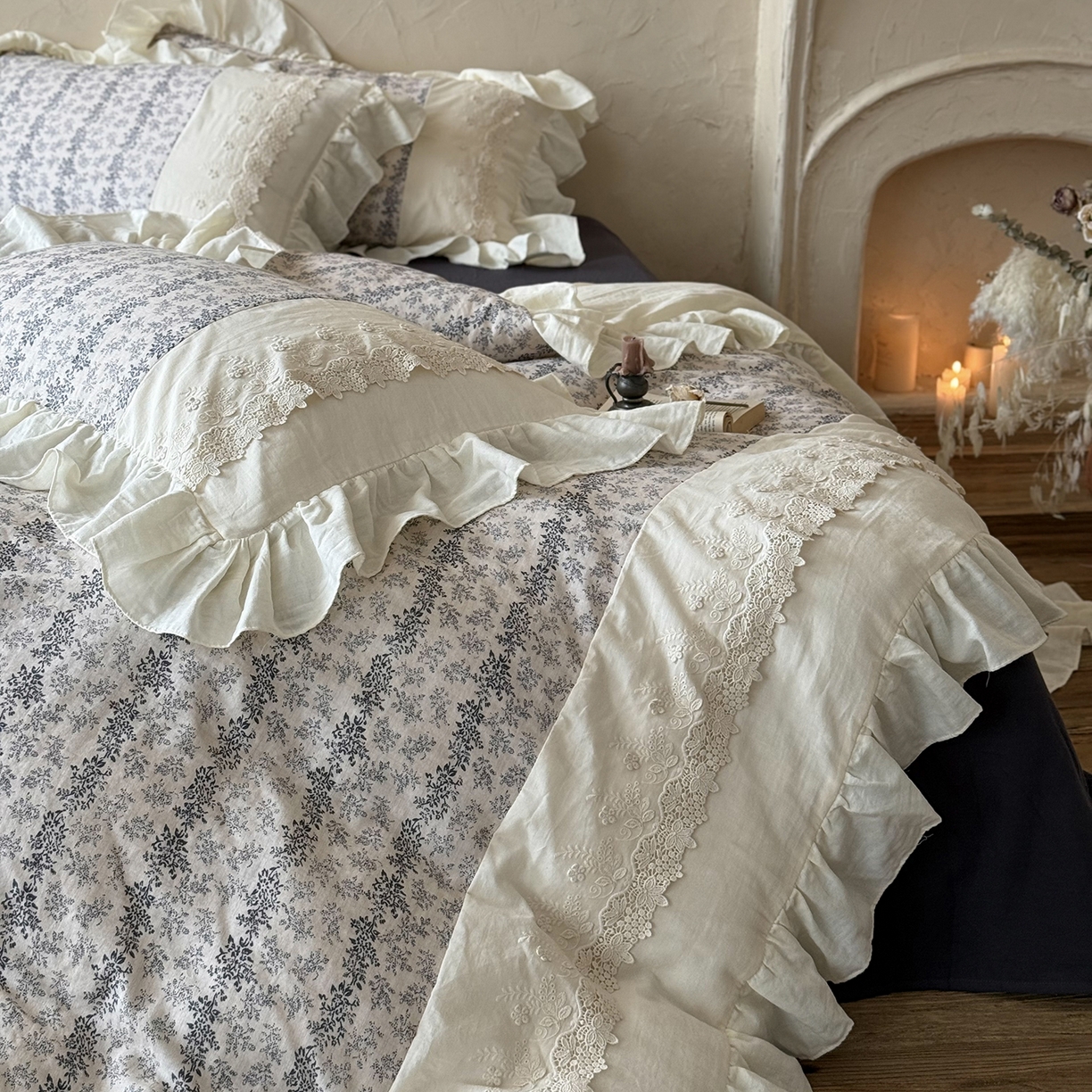 91家纺网 家纺一手货源 找家纺 佳汐蓝家纺 2025秋冬新品双层皱皱纱定制花边+打褶+荷叶边四件套--露丝 露丝-藏蓝色床单