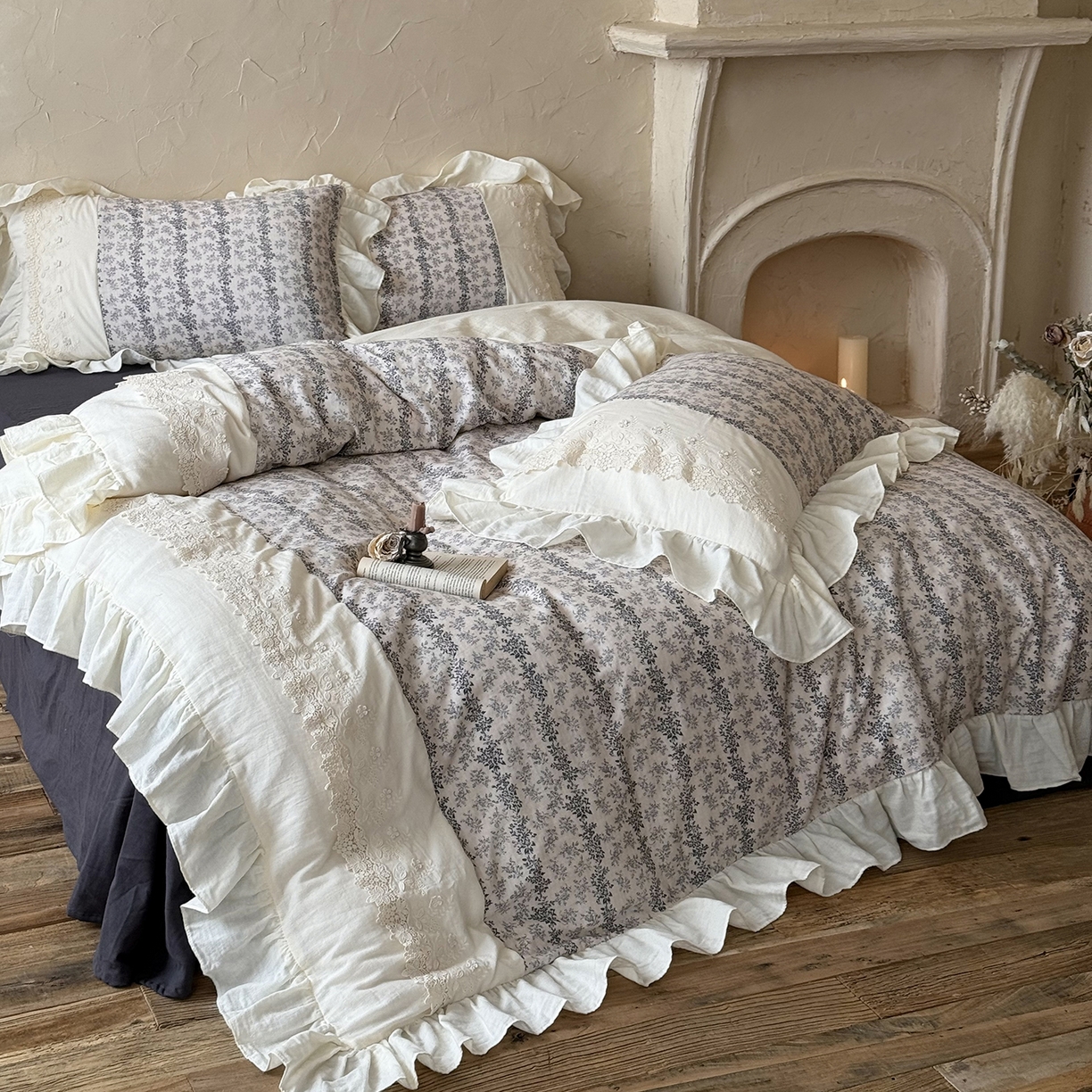 91家纺网 家纺一手货源 找家纺 佳汐蓝家纺 2025秋冬新品双层皱皱纱定制花边+打褶+荷叶边四件套--露丝 露丝-藏蓝色床单