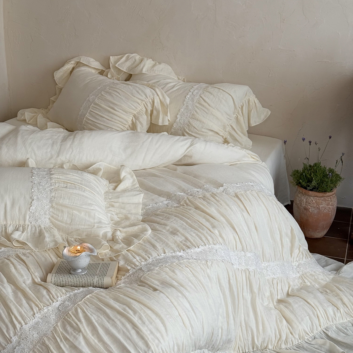 91家纺网 家纺一手货源 找家纺 （总）佳汐蓝家纺 2025秋冬新品双层皱皱纱定制花边+打褶+荷叶边四件套--奥黛丽