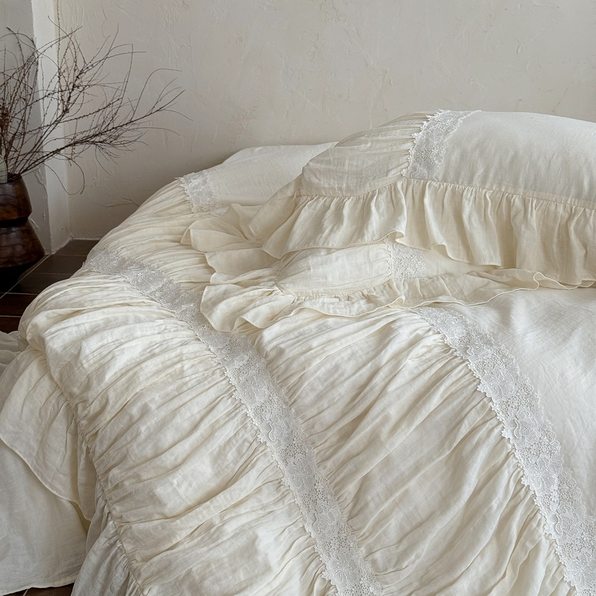 91家纺网 家纺一手货源 找家纺 （总）佳汐蓝家纺 2025秋冬新品双层皱皱纱定制花边+打褶+荷叶边四件套--奥黛丽