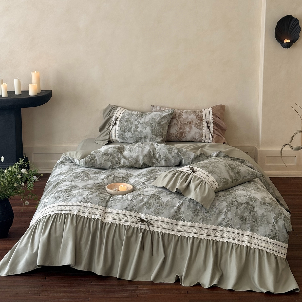 91家纺网 家纺一手货源 找家纺 佳汐蓝家纺 2025秋冬新品50贡缎磨毛提花+法式花边四件套--墨兰 墨兰-绿