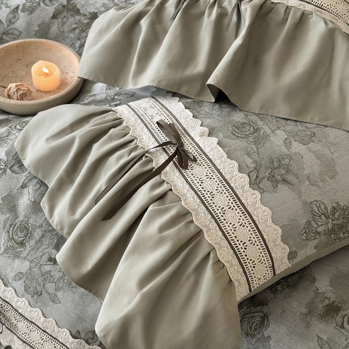 91家纺网 家纺一手货源 找家纺 佳汐蓝家纺 2025秋冬新品50贡缎磨毛提花+法式花边四件套--墨兰 墨兰-绿