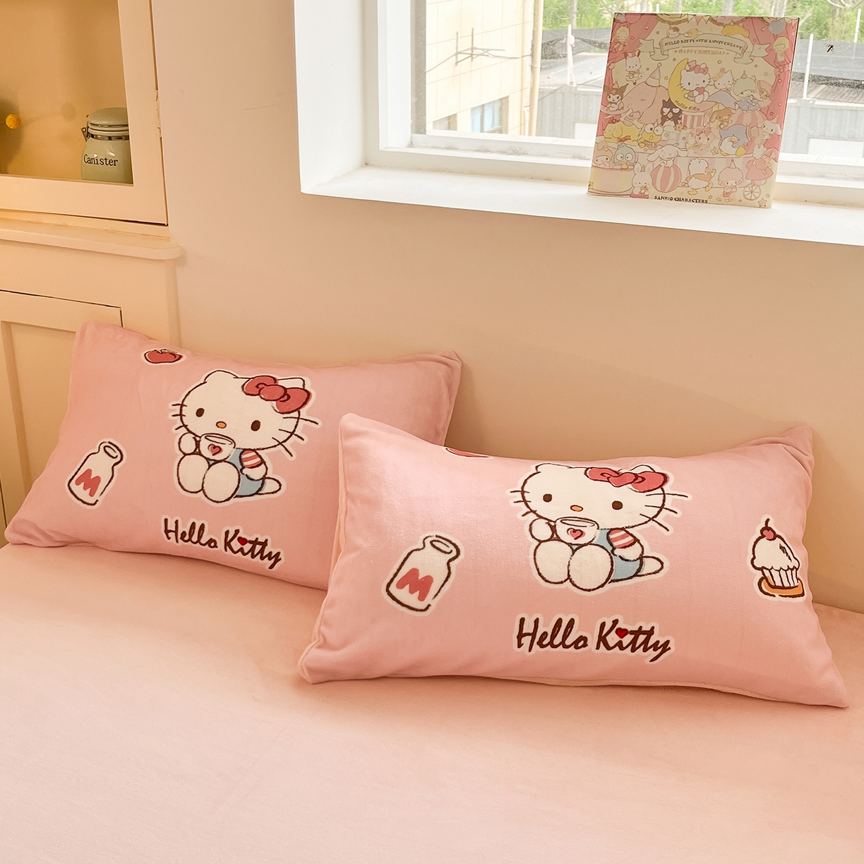 91家纺网 家纺一手货源 找家纺 桃子家居 2025新品正版三丽鸥授权Kitty数码大版枕套混搭卡通加厚高克重牛奶绒系列四件套单品 绒三丽鸥-混搭粉甜心KT