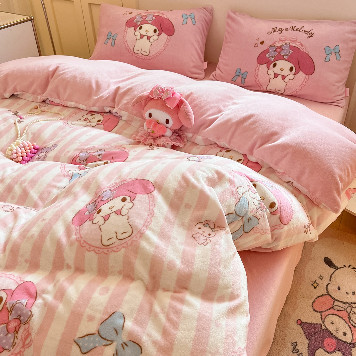 91家纺网 家纺一手货源 找家纺 桃子家居 2025新品正版三丽鸥授权Kitty数码大版枕套混搭卡通加厚高克重牛奶绒系列四件套单品 绒三丽鸥-混搭蝴蝶结美乐蒂
