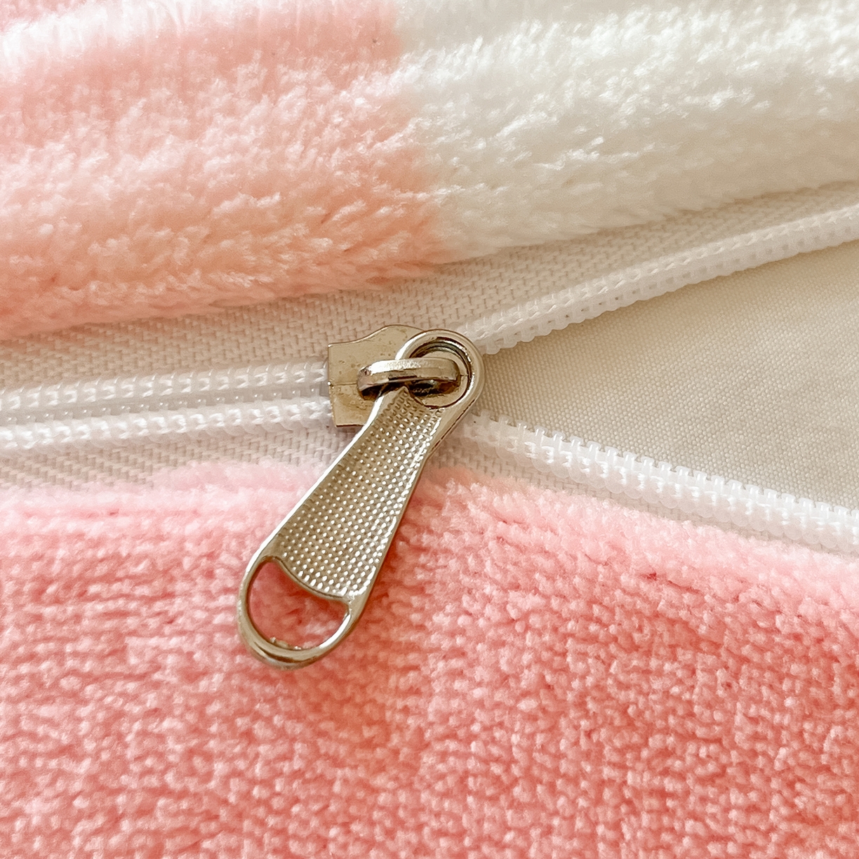 91家纺网 家纺一手货源 找家纺 桃子家居 2025新品正版三丽鸥授权Kitty数码大版枕套混搭卡通加厚高克重牛奶绒系列四件套单品 绒三丽鸥-混搭蝴蝶结美乐蒂