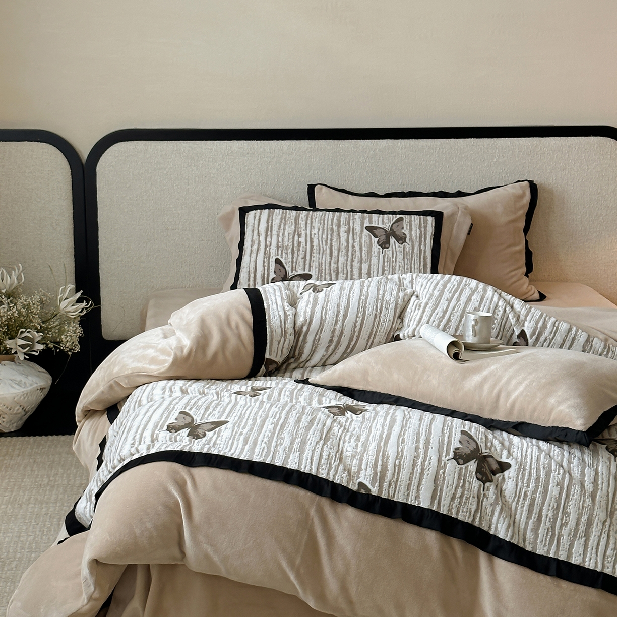 91家纺网 家纺一手货源 找家纺 （总）佳汐蓝家纺 2025秋冬牛奶绒新品雕花工艺是四件套--光影蝴蝶