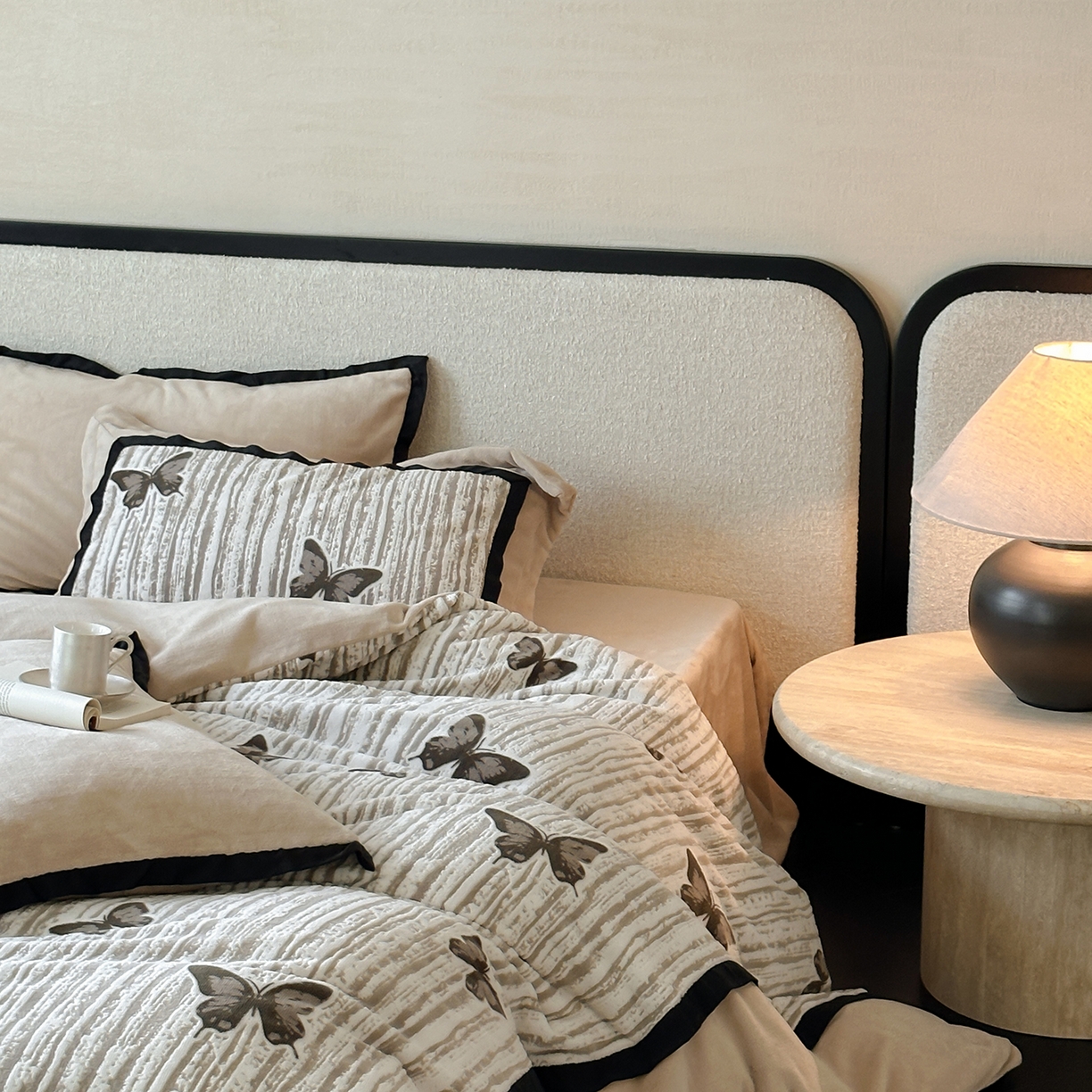 91家纺网 家纺一手货源 找家纺 （总）佳汐蓝家纺 2025秋冬牛奶绒新品雕花工艺是四件套--光影蝴蝶