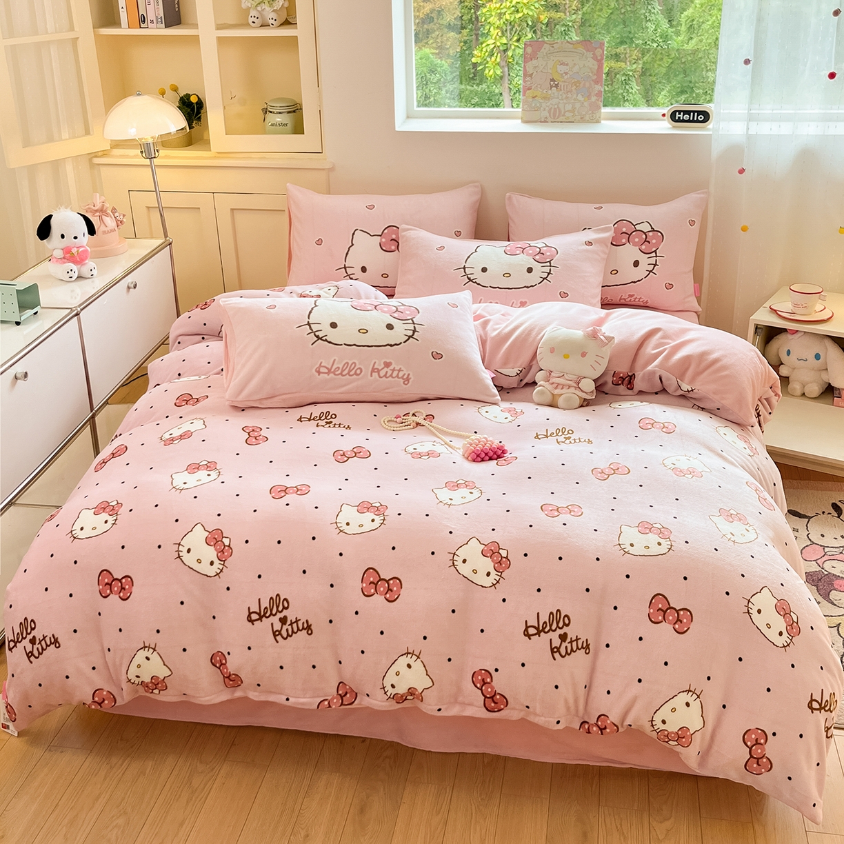 91家纺网 家纺一手货源 找家纺 桃子家居 2025新品正版三丽鸥授权Kitty数码大版枕套混搭卡通加厚高克重牛奶绒系列四件套单品 绒三丽鸥-混搭蝴蝶结KT