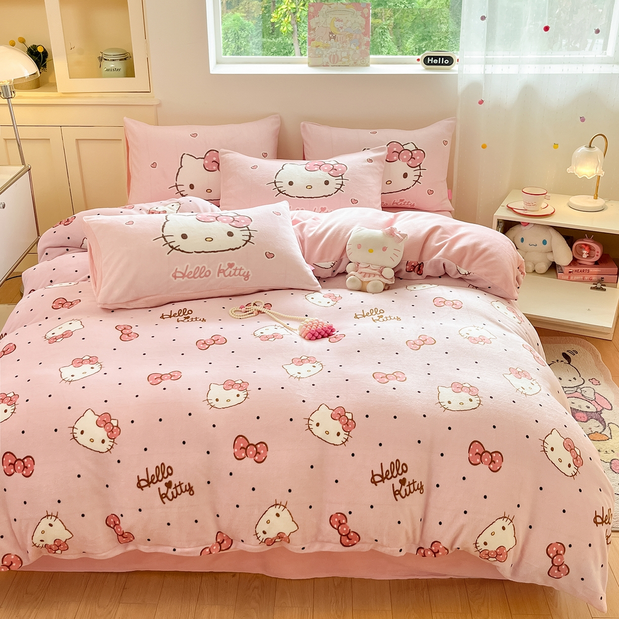 91家纺网 家纺一手货源 找家纺 桃子家居 2025新品正版三丽鸥授权Kitty数码大版枕套混搭卡通加厚高克重牛奶绒系列四件套单品 绒三丽鸥-混搭蝴蝶结KT