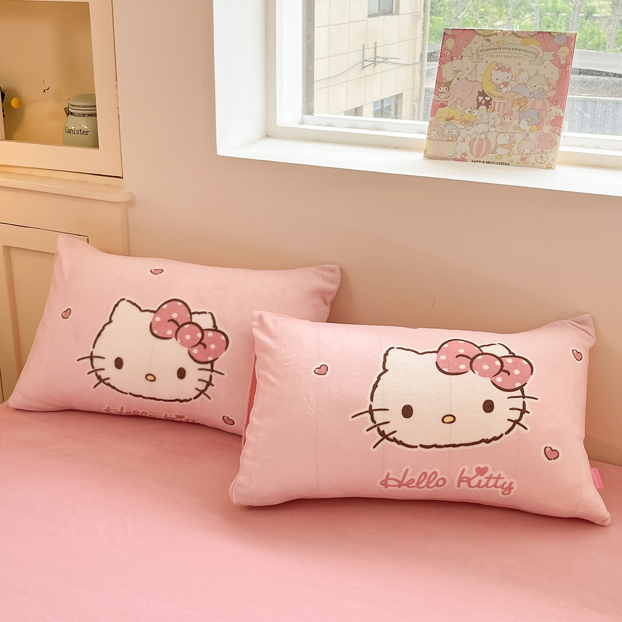 91家纺网 家纺一手货源 找家纺 桃子家居 2025新品正版三丽鸥授权Kitty数码大版枕套混搭卡通加厚高克重牛奶绒系列四件套单品 绒三丽鸥-混搭蝴蝶结KT