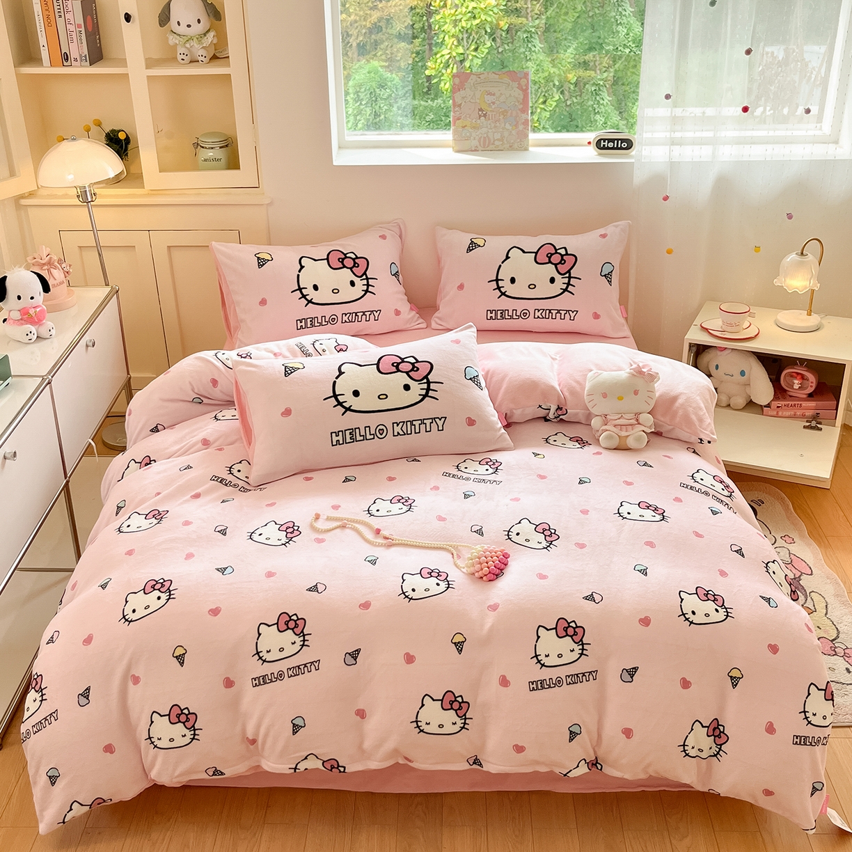 91家纺网 家纺一手货源 找家纺 桃子家居 2025新品正版三丽鸥授权Kitty数码大版枕套混搭卡通加厚高克重牛奶绒系列四件套单品 绒三丽鸥-混搭甜筒KT