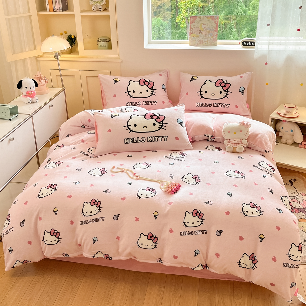 91家纺网 家纺一手货源 找家纺 桃子家居 2025新品正版三丽鸥授权Kitty数码大版枕套混搭卡通加厚高克重牛奶绒系列四件套单品 绒三丽鸥-混搭甜筒KT