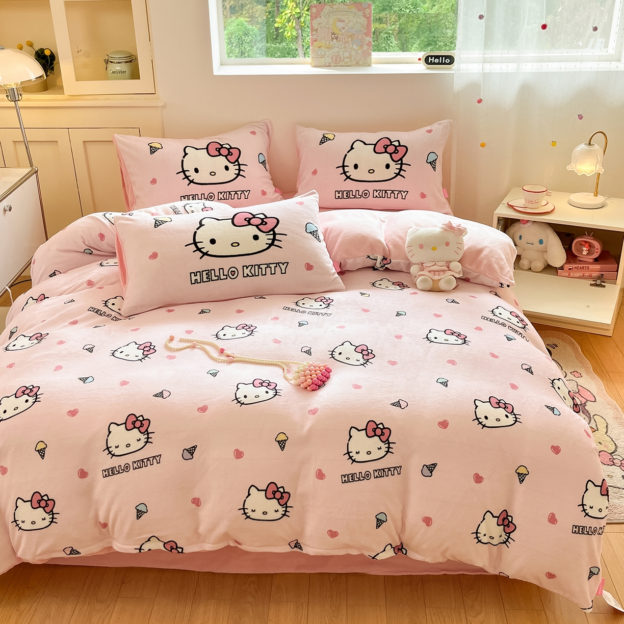 91家纺网 家纺一手货源 找家纺 桃子家居 2025新品正版三丽鸥授权Kitty数码大版枕套混搭卡通加厚高克重牛奶绒系列四件套单品 绒三丽鸥-混搭甜筒KT