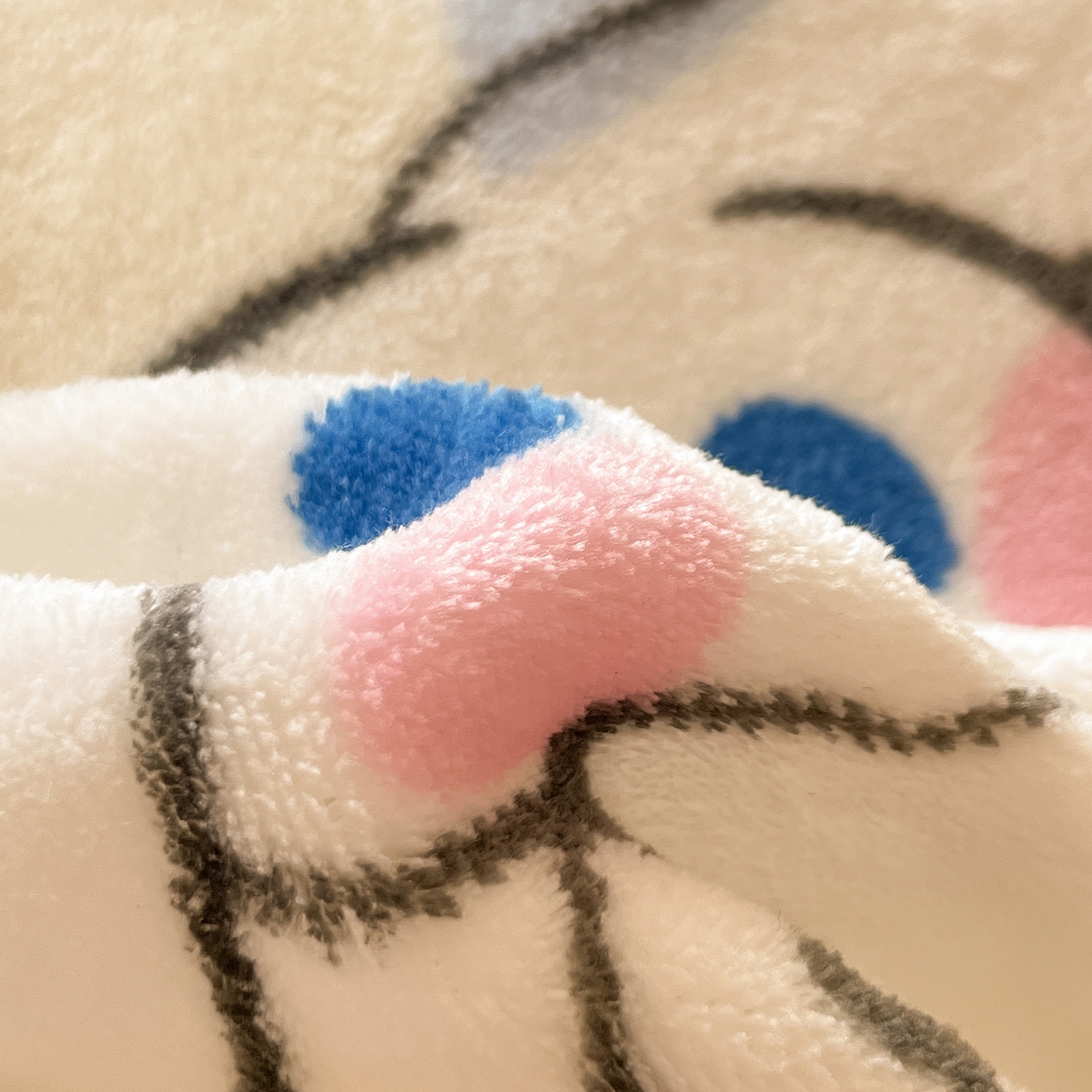 91家纺网 家纺一手货源 找家纺 桃子家居 2025新品正版三丽鸥授权Kitty数码大版枕套混搭卡通加厚高克重牛奶绒系列四件套单品 绒三丽鸥-混搭玉桂狗