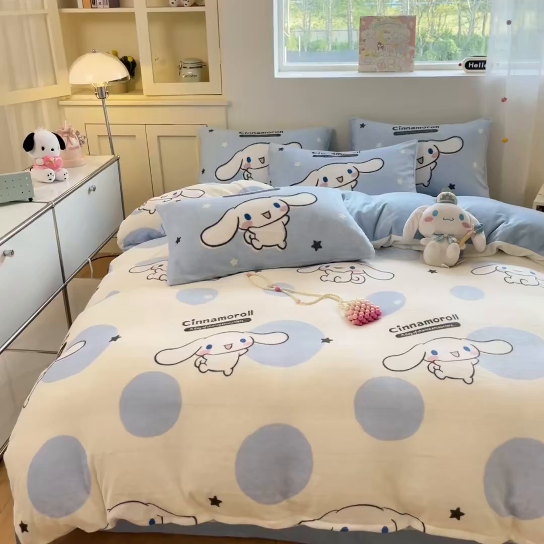 91家纺网 家纺一手货源 找家纺 桃子家居 2025新品正版三丽鸥授权Kitty数码大版枕套混搭卡通加厚高克重牛奶绒系列四件套单品 绒三丽鸥-混搭玉桂狗