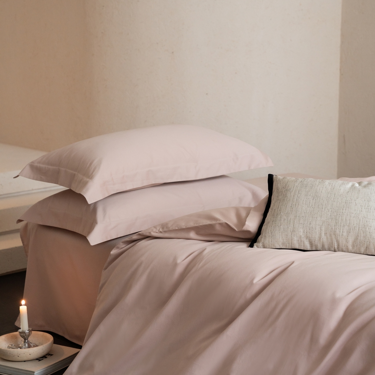 91家纺网 家纺一手货源 找家纺 （总）ONE TWO ONE 121 2025宽边枕陶瓷一字绣磨毛四件套（会员：-10元）