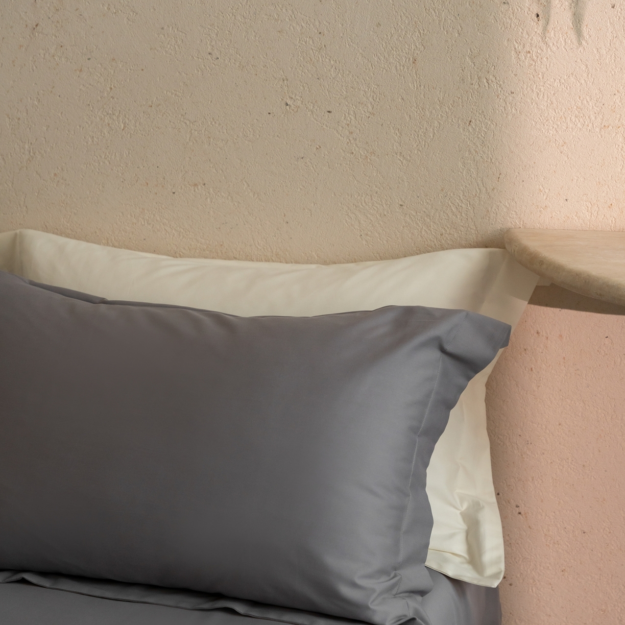 91家纺网 家纺一手货源 找家纺 （总）ONE TWO ONE 121 2025宽边枕陶瓷一字绣磨毛四件套（会员：-10元）