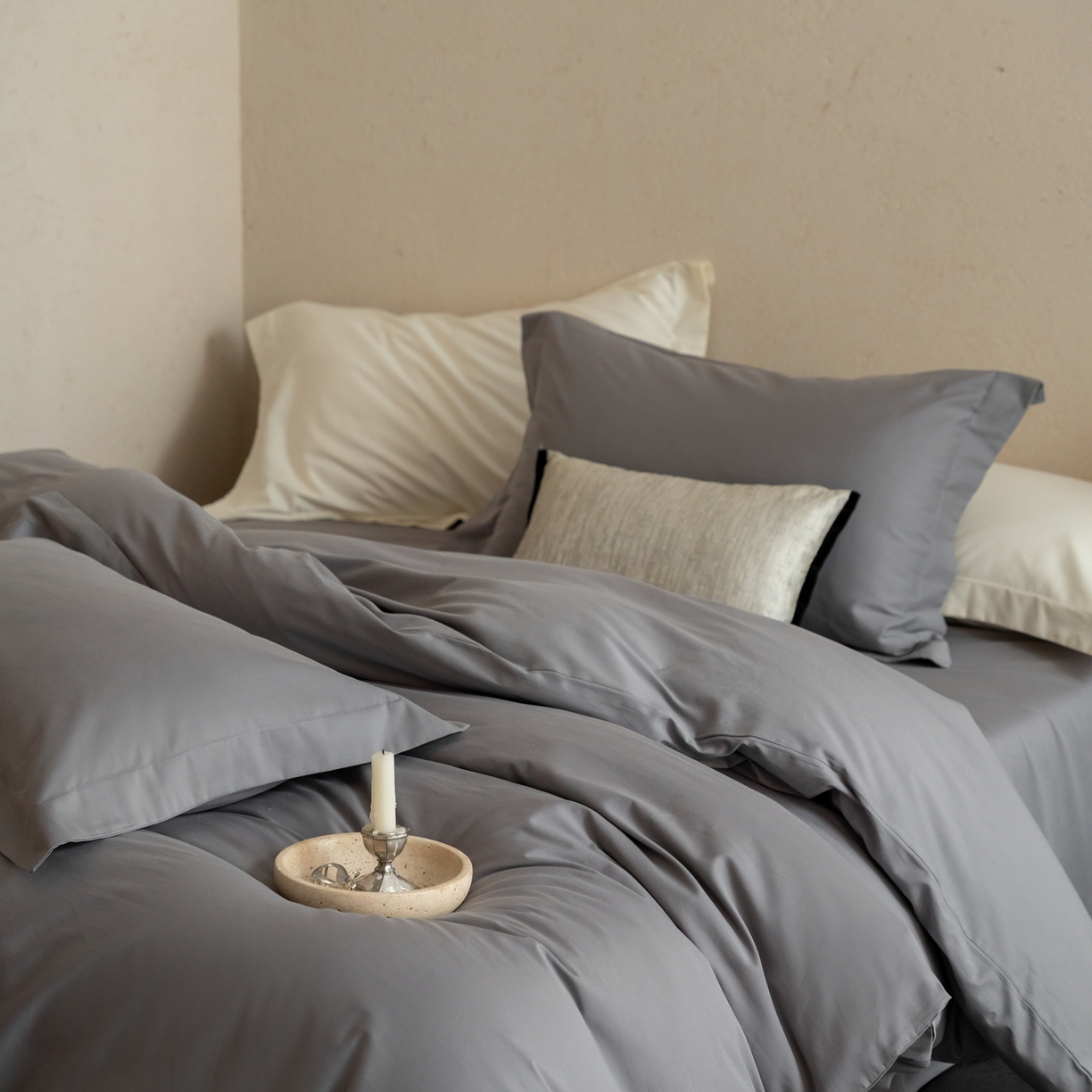 91家纺网 家纺一手货源 找家纺 （总）ONE TWO ONE 121 2025宽边枕陶瓷一字绣磨毛四件套（会员：-10元）