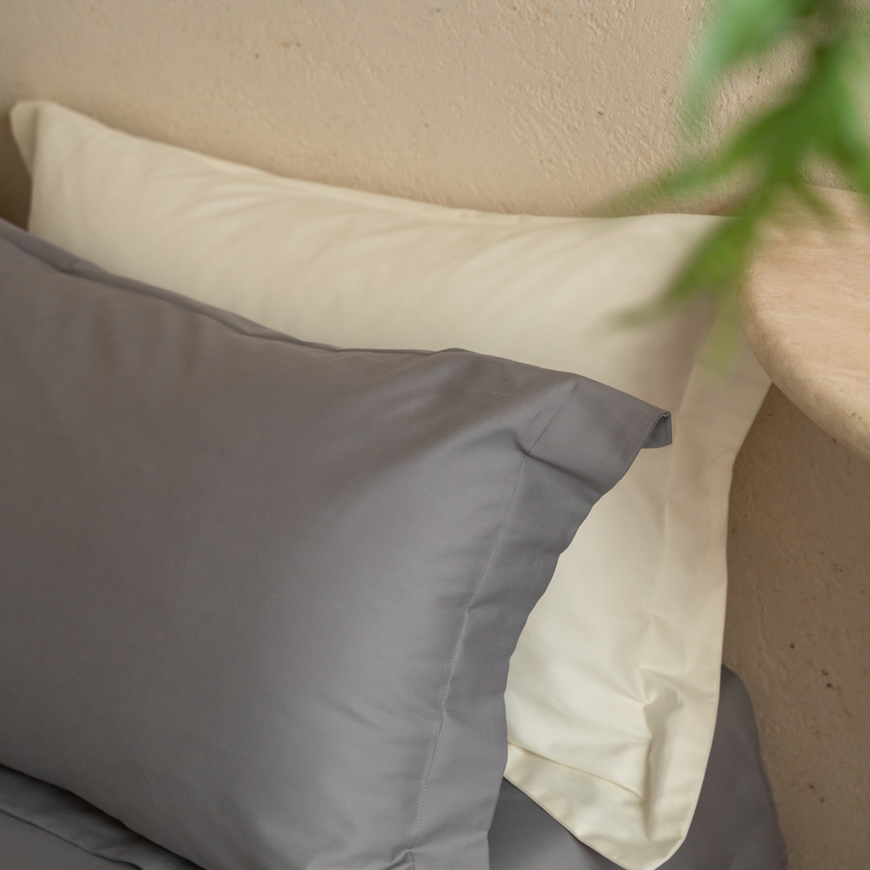 91家纺网 家纺一手货源 找家纺 （总）ONE TWO ONE 121 2025宽边枕陶瓷一字绣磨毛四件套（会员：-10元）