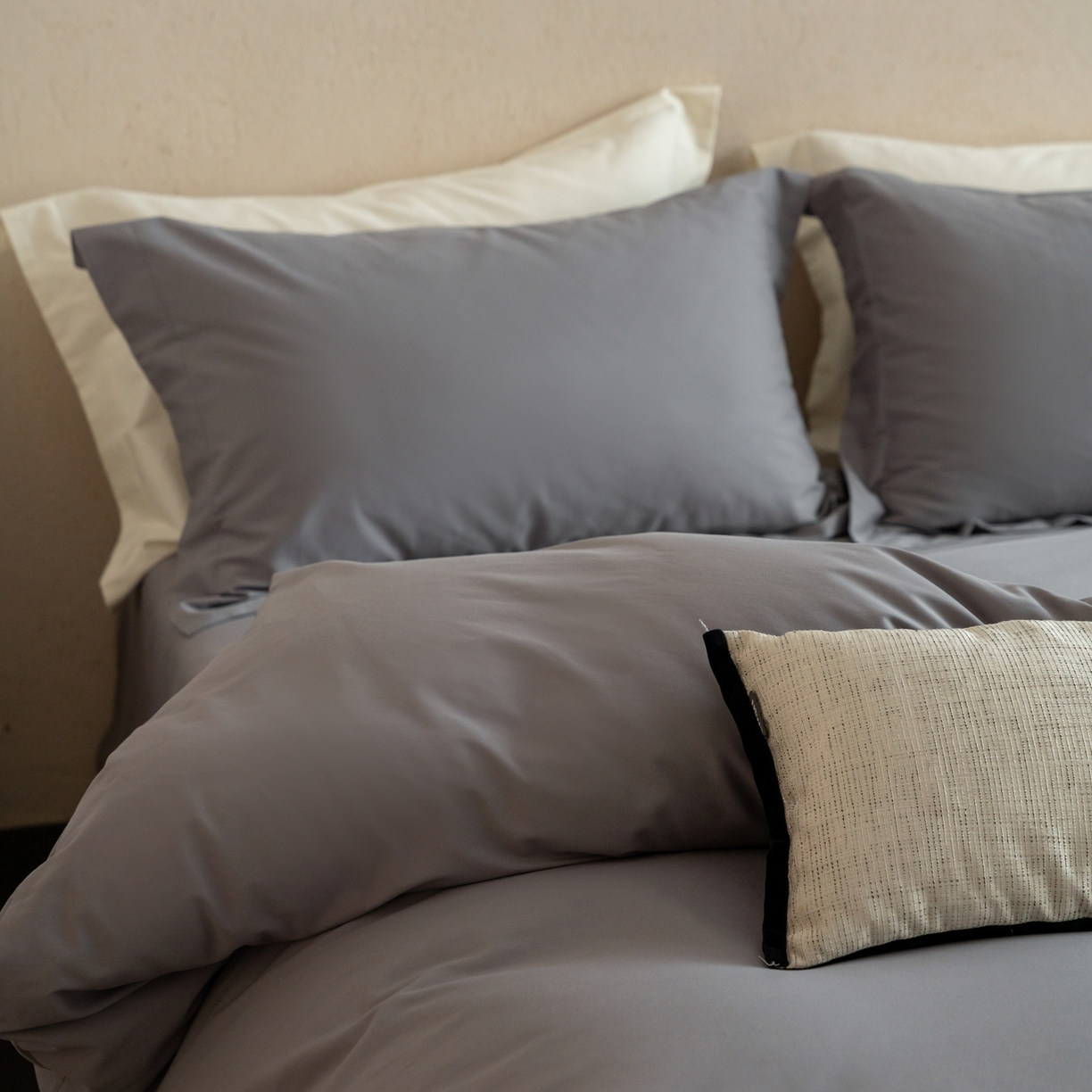 91家纺网 家纺一手货源 找家纺 （总）ONE TWO ONE 121 2025宽边枕陶瓷一字绣磨毛四件套（会员：-10元）