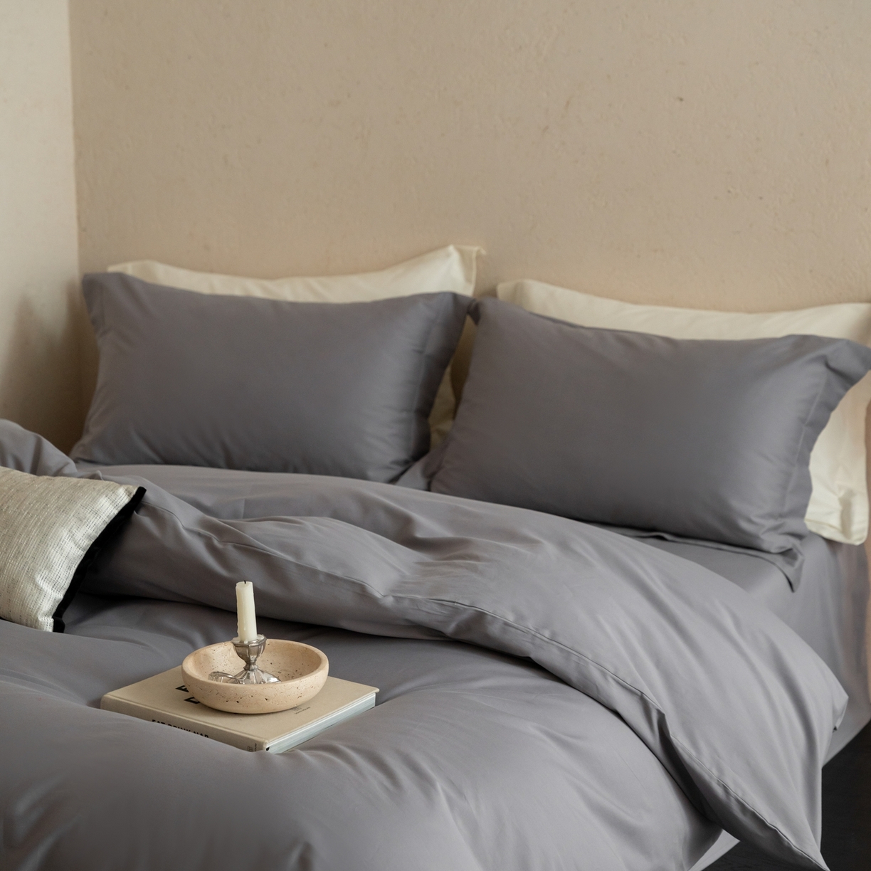 91家纺网 家纺一手货源 找家纺 （总）ONE TWO ONE 121 2025宽边枕陶瓷一字绣磨毛四件套（会员：-10元）