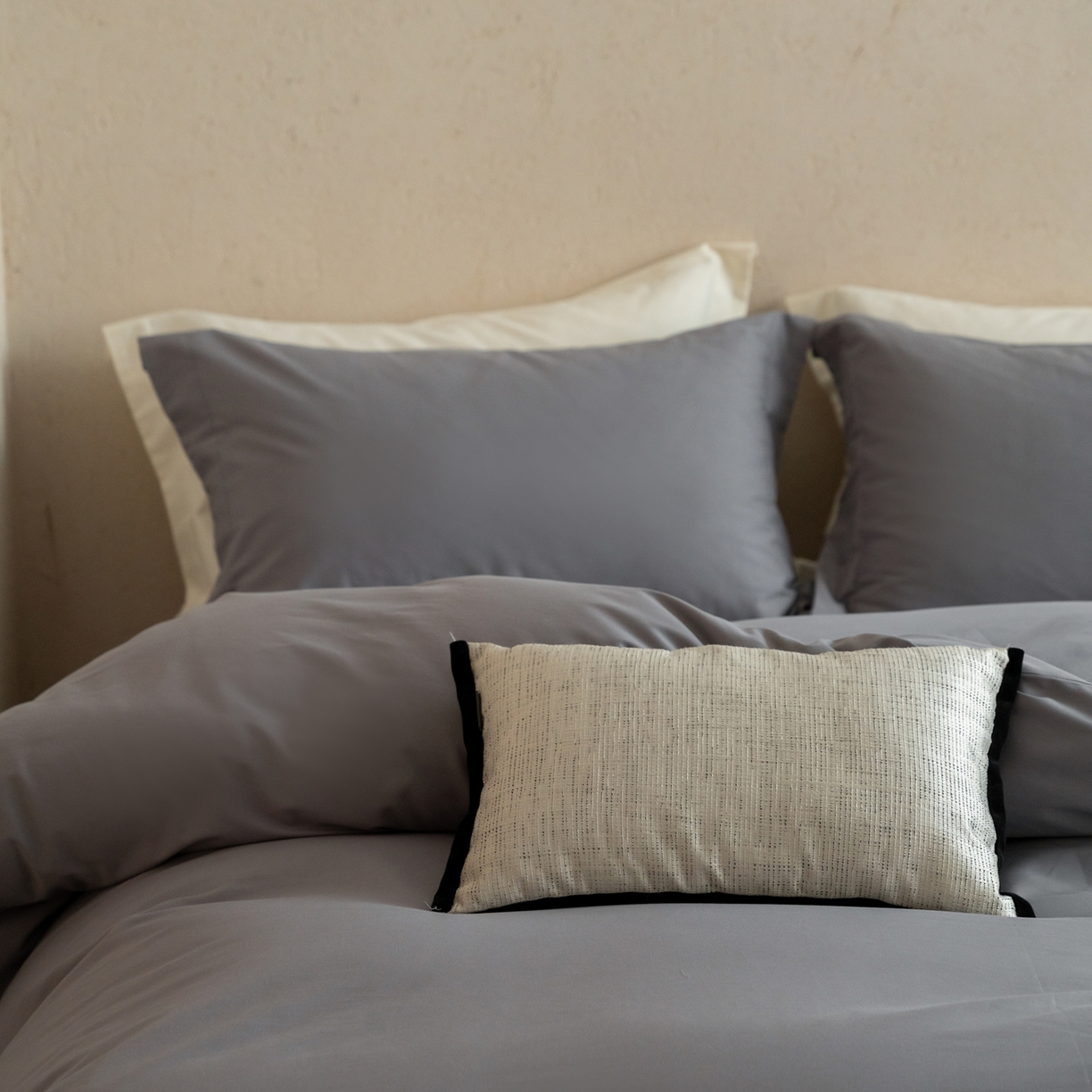 91家纺网 家纺一手货源 找家纺 （总）ONE TWO ONE 121 2025宽边枕陶瓷一字绣磨毛四件套（会员：-10元）