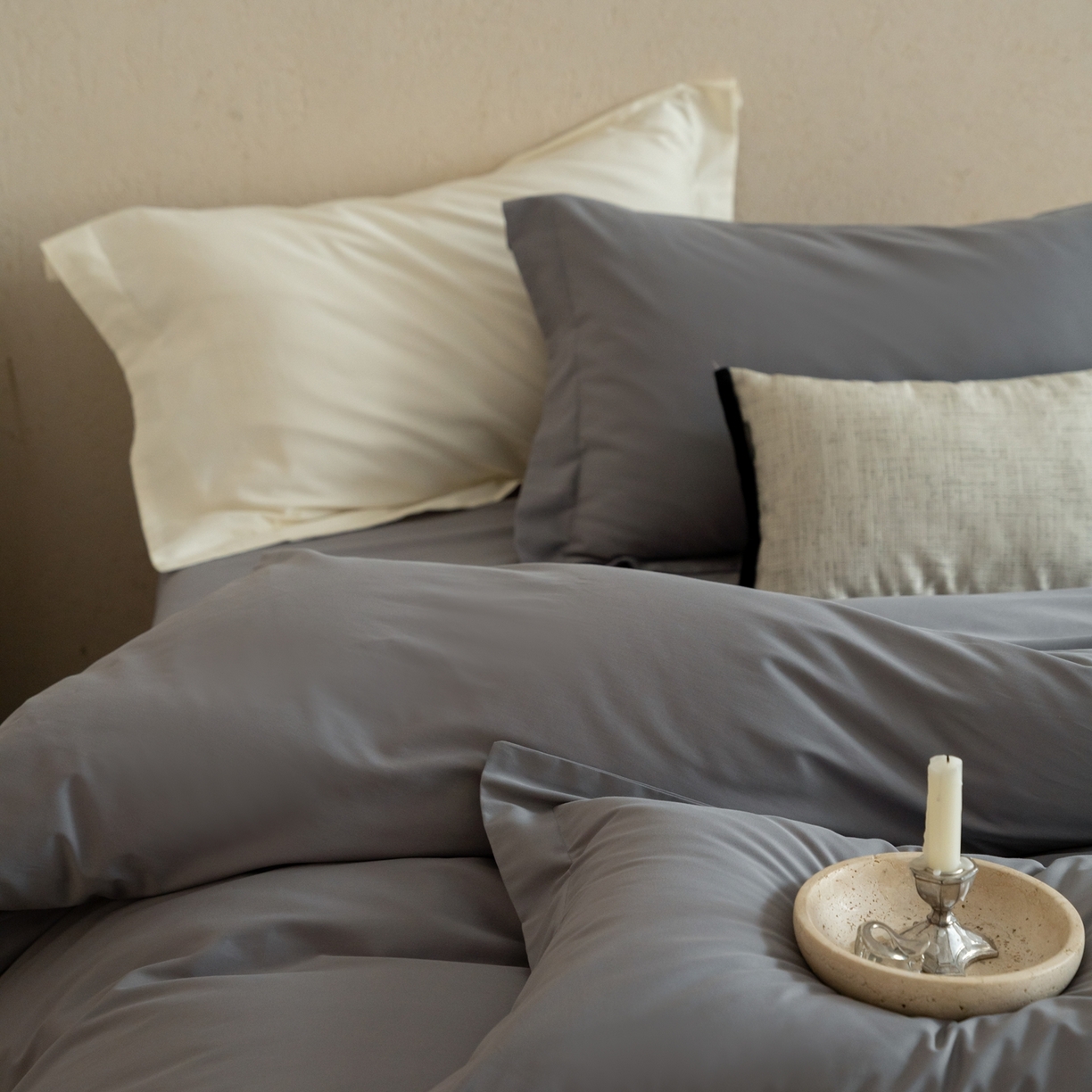 91家纺网 家纺一手货源 找家纺 （总）ONE TWO ONE 121 2025宽边枕陶瓷一字绣磨毛四件套（会员：-10元）