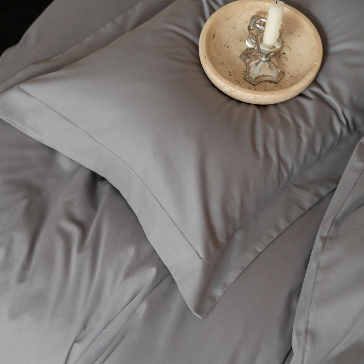 91家纺网 家纺一手货源 找家纺 （总）ONE TWO ONE 121 2025宽边枕陶瓷一字绣磨毛四件套（会员：-10元）