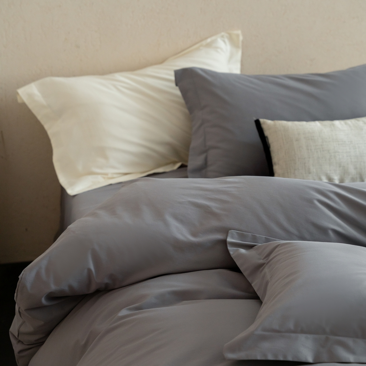 91家纺网 家纺一手货源 找家纺 （总）ONE TWO ONE 121 2025宽边枕陶瓷一字绣磨毛四件套（会员：-10元）