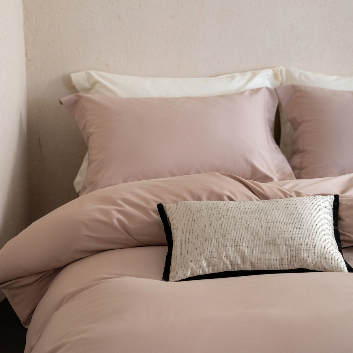 91家纺网 家纺一手货源 找家纺 ONE TWO ONE 121 2025宽边枕陶瓷一字绣磨毛四件套（会员：-10元） 淡妃粉