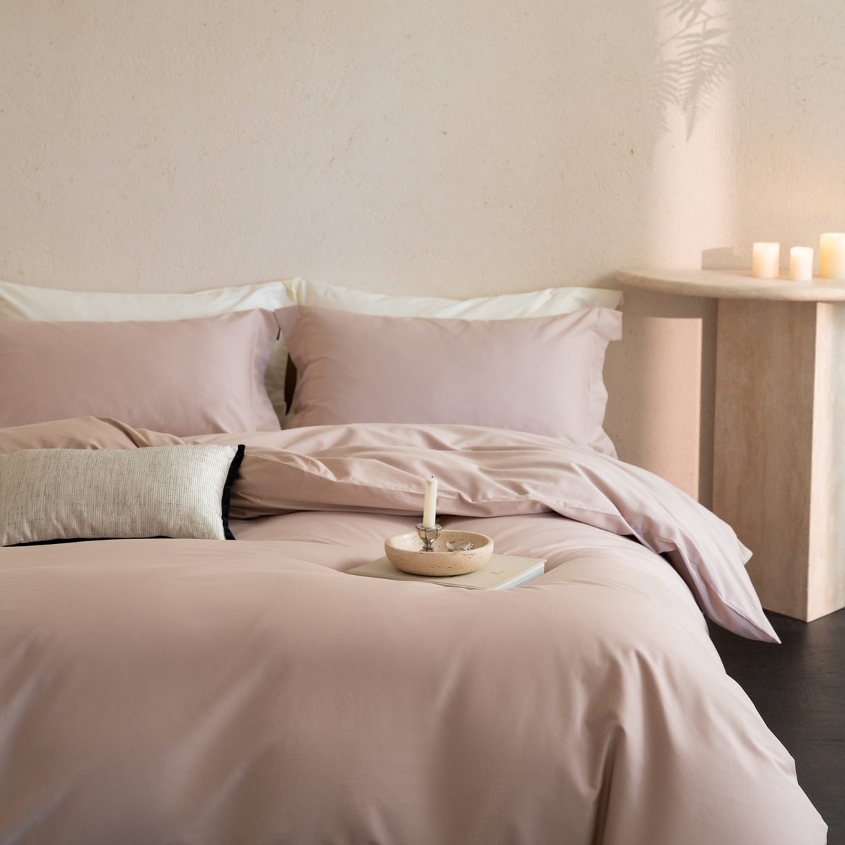 91家纺网 家纺一手货源 找家纺 ONE TWO ONE 121 2025宽边枕陶瓷一字绣磨毛四件套（会员：-10元） 淡妃粉