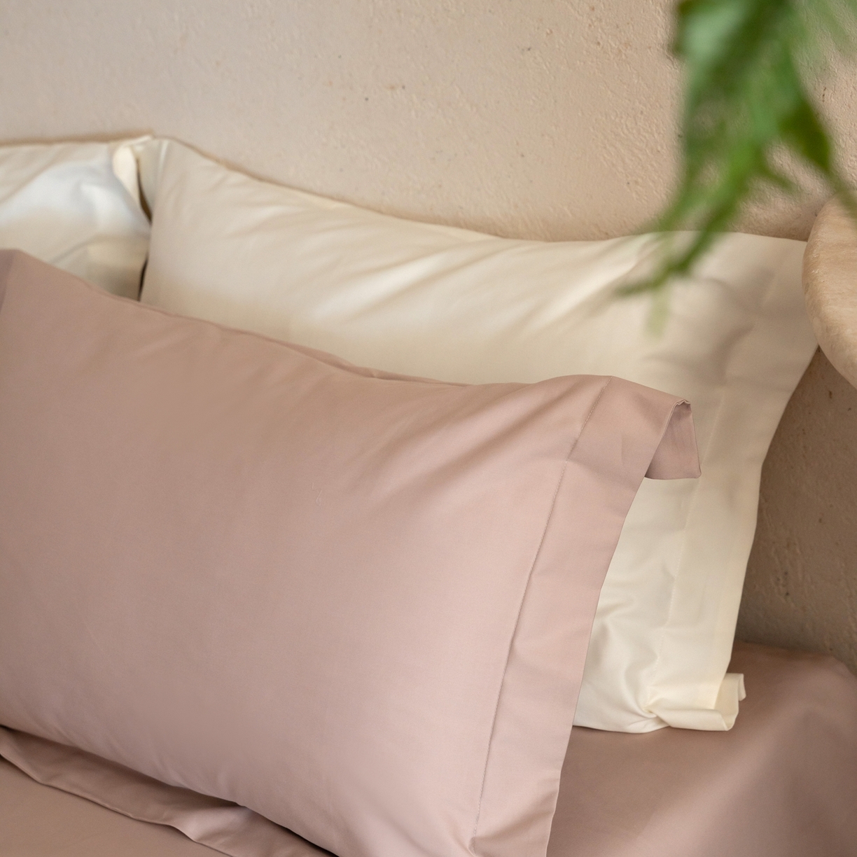 91家纺网 家纺一手货源 找家纺 ONE TWO ONE 121 2025宽边枕陶瓷一字绣磨毛四件套（会员：-10元） 淡妃粉