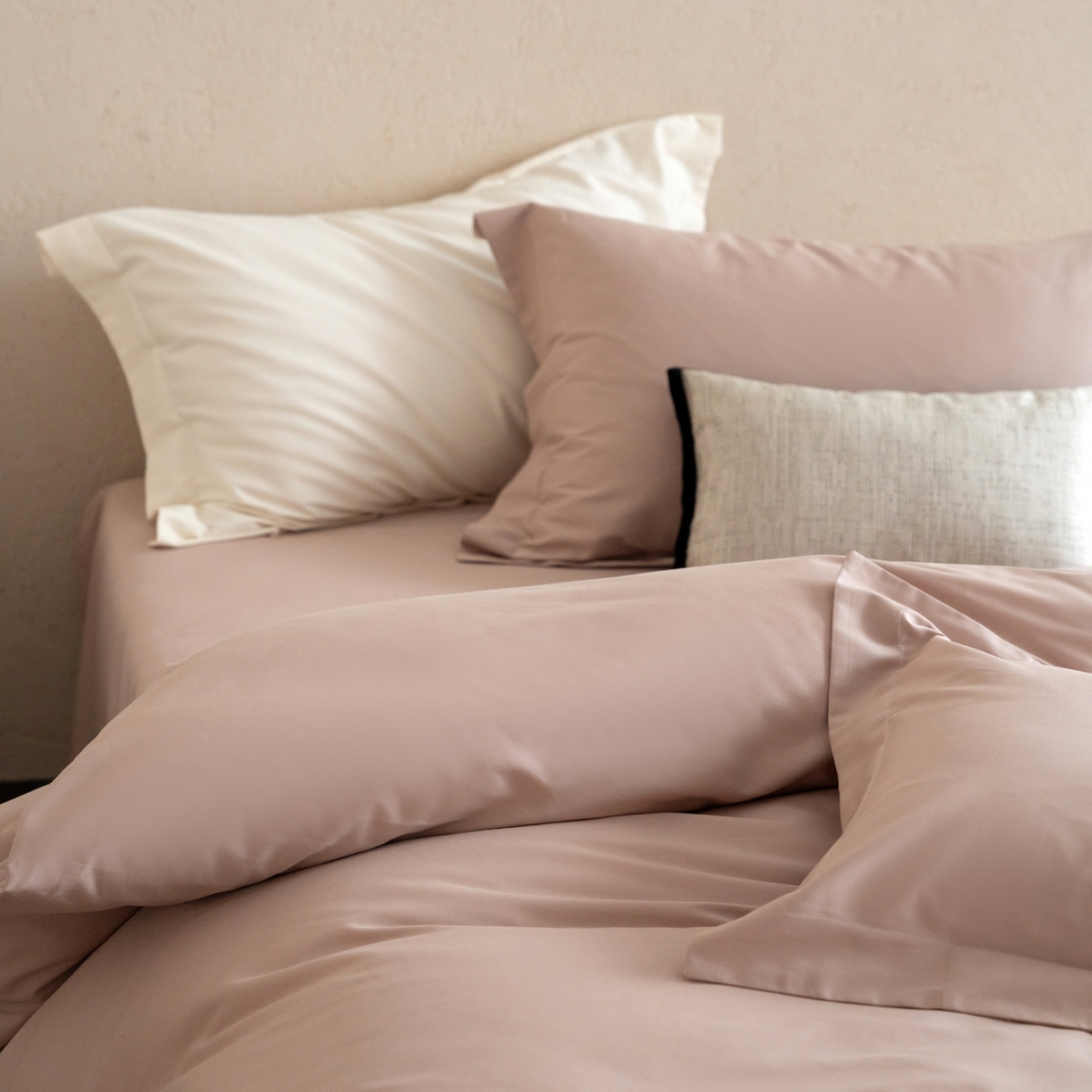 91家纺网 家纺一手货源 找家纺 ONE TWO ONE 121 2025宽边枕陶瓷一字绣磨毛四件套（会员：-10元） 淡妃粉