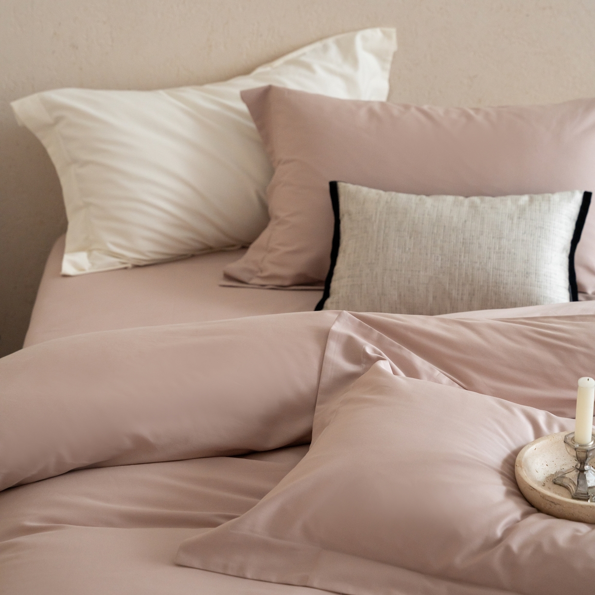 91家纺网 家纺一手货源 找家纺 ONE TWO ONE 121 2025宽边枕陶瓷一字绣磨毛四件套（会员：-10元） 淡妃粉