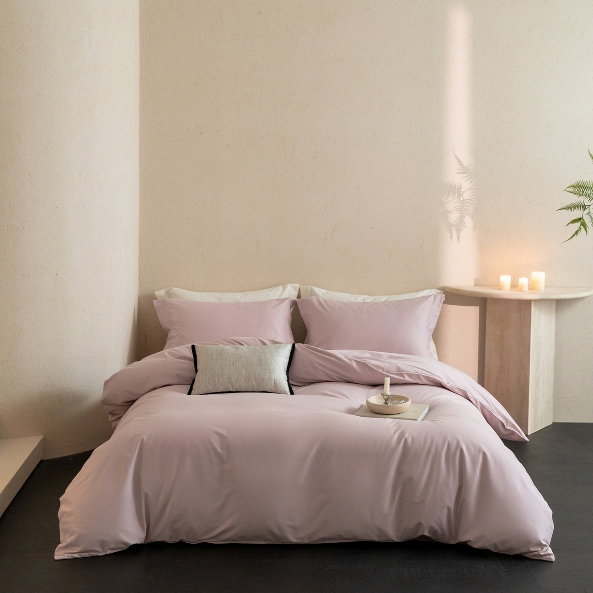 91家纺网 家纺一手货源 找家纺 ONE TWO ONE 121 2025宽边枕陶瓷一字绣磨毛四件套（会员：-10元） 弗洛粉