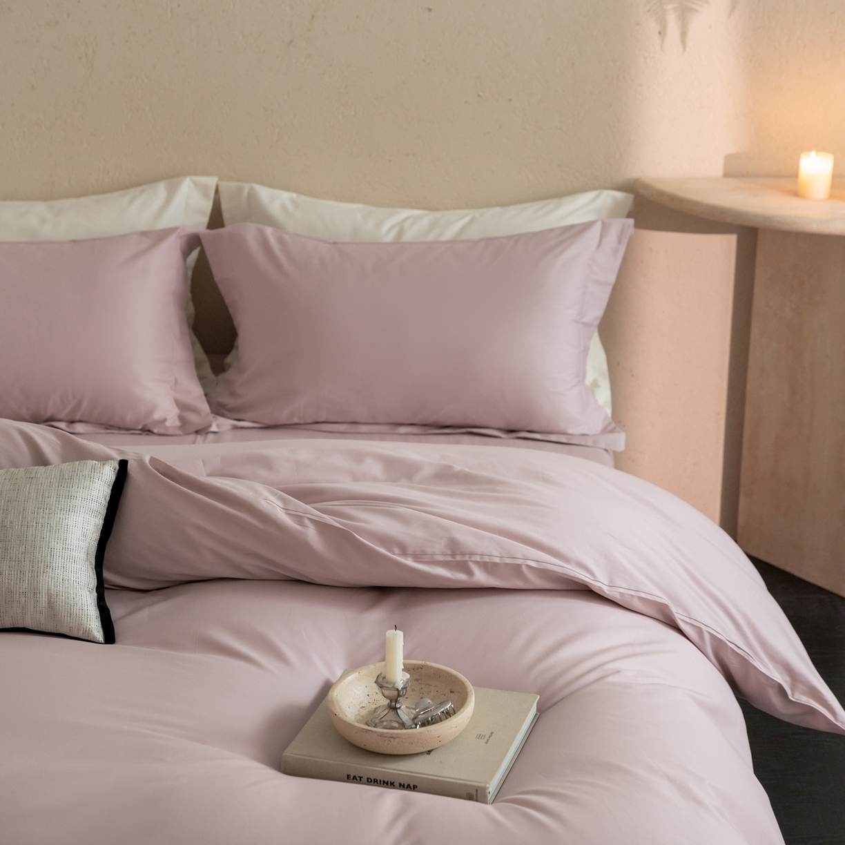 91家纺网 家纺一手货源 找家纺 ONE TWO ONE 121 2025宽边枕陶瓷一字绣磨毛四件套（会员：-10元） 弗洛粉