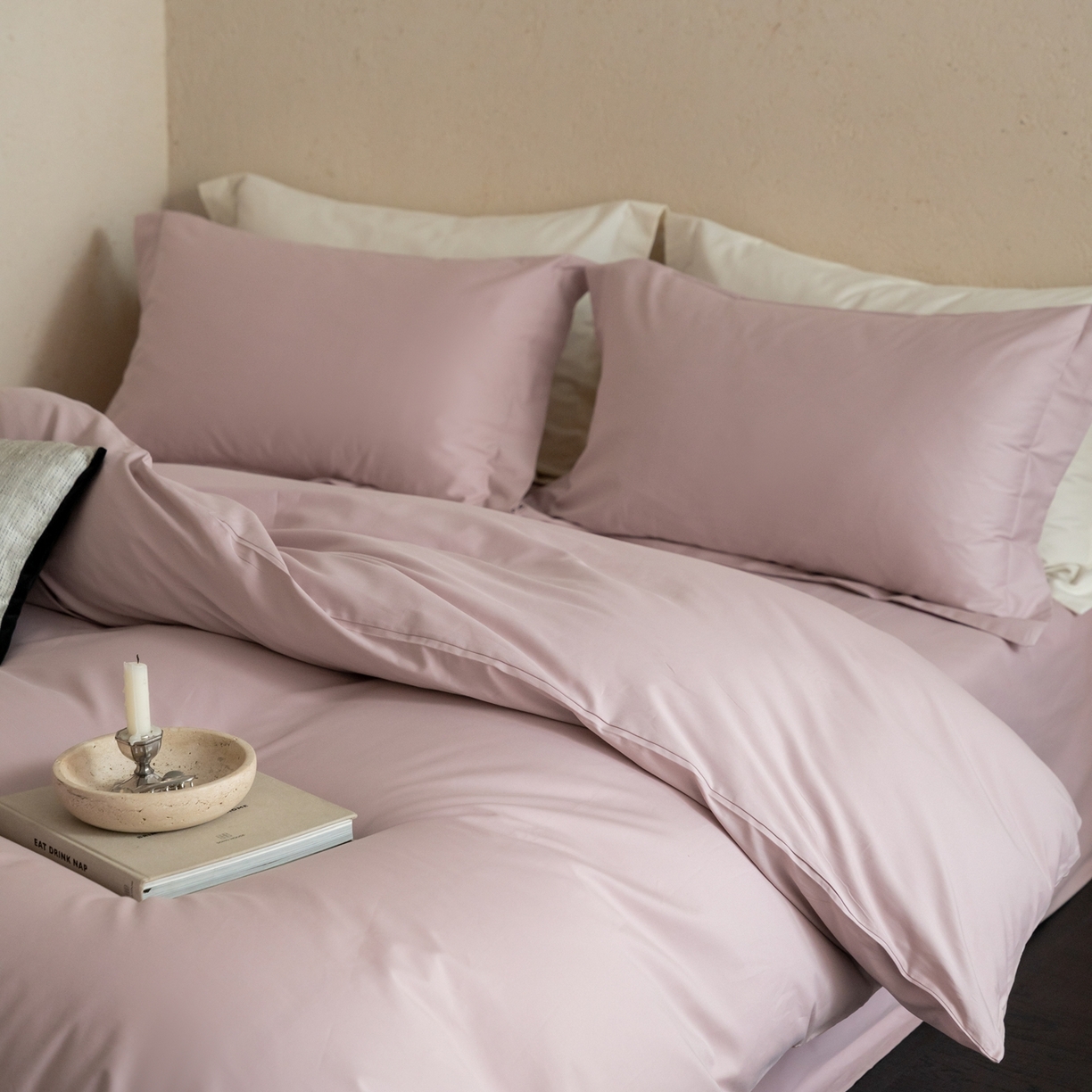 91家纺网 家纺一手货源 找家纺 ONE TWO ONE 121 2025宽边枕陶瓷一字绣磨毛四件套（会员：-10元） 弗洛粉