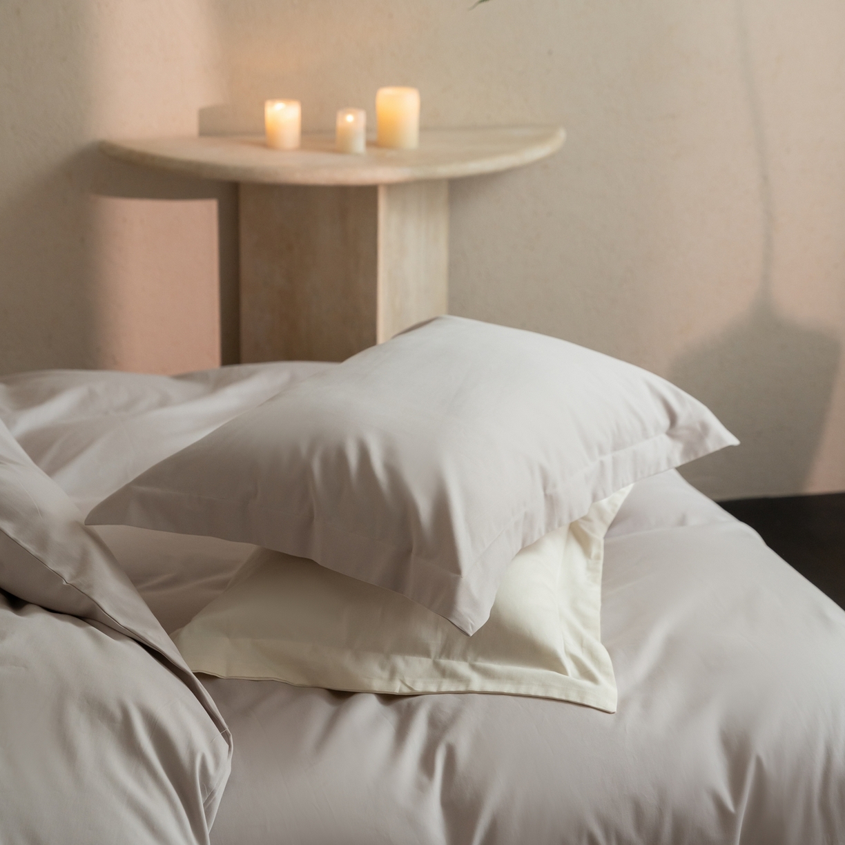 91家纺网 家纺一手货源 找家纺 ONE TWO ONE 121 2025宽边枕陶瓷一字绣磨毛四件套（会员：-10元） 极地灰