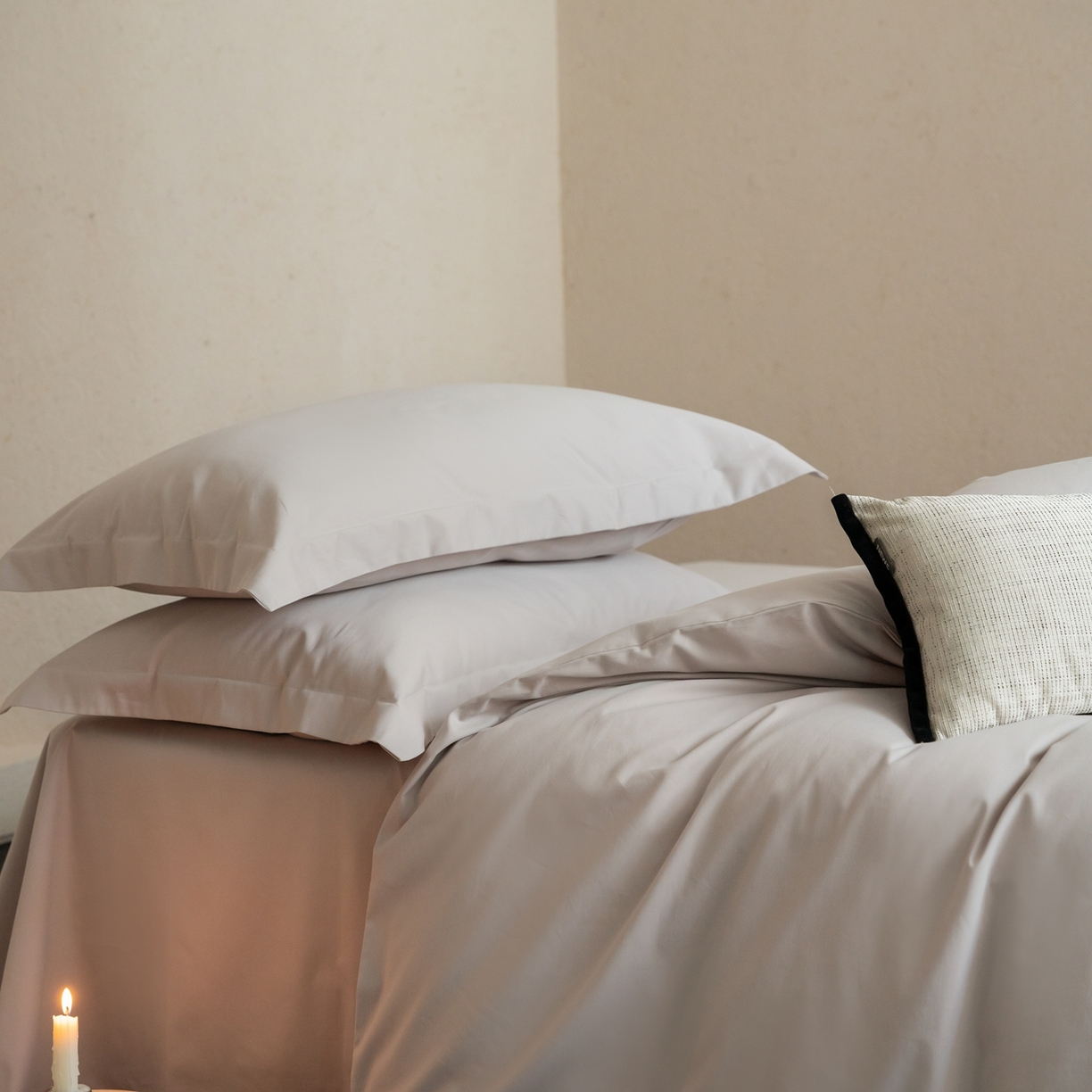 91家纺网 家纺一手货源 找家纺 ONE TWO ONE 121 2025宽边枕陶瓷一字绣磨毛四件套（会员：-10元） 极地灰